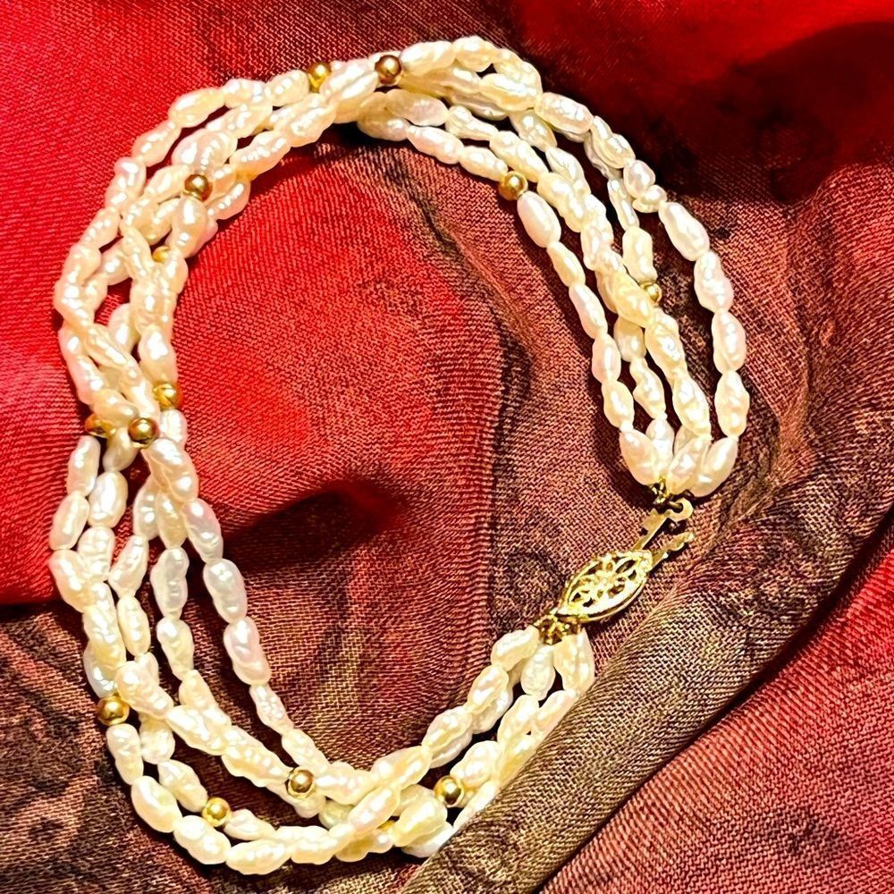 EUC Vintage 14kt Yellow Gold
Freshwater Pearl Beaded Ladies
Bracelet. L-8”